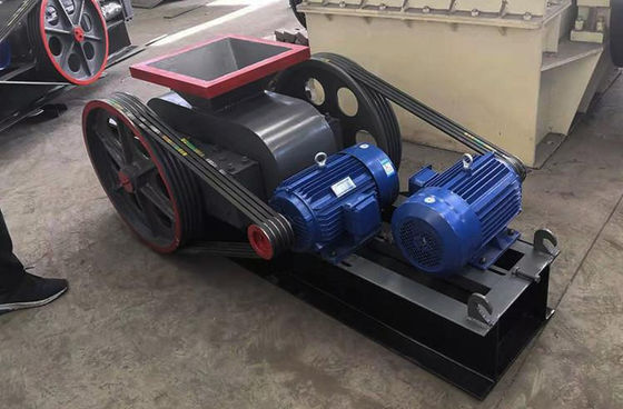 Small Quartz Limestone Rock Stone Crushing Capacity Mobile Crusher Roller Crusher